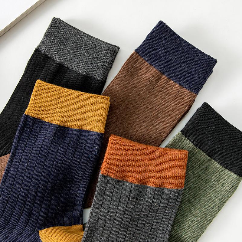 Herre og kvinner Patchwork Farge bomullssokker Allsidige mellomstore rørsokker Varme om høsten og vinteren Uformelle fortykkede pustende sokker