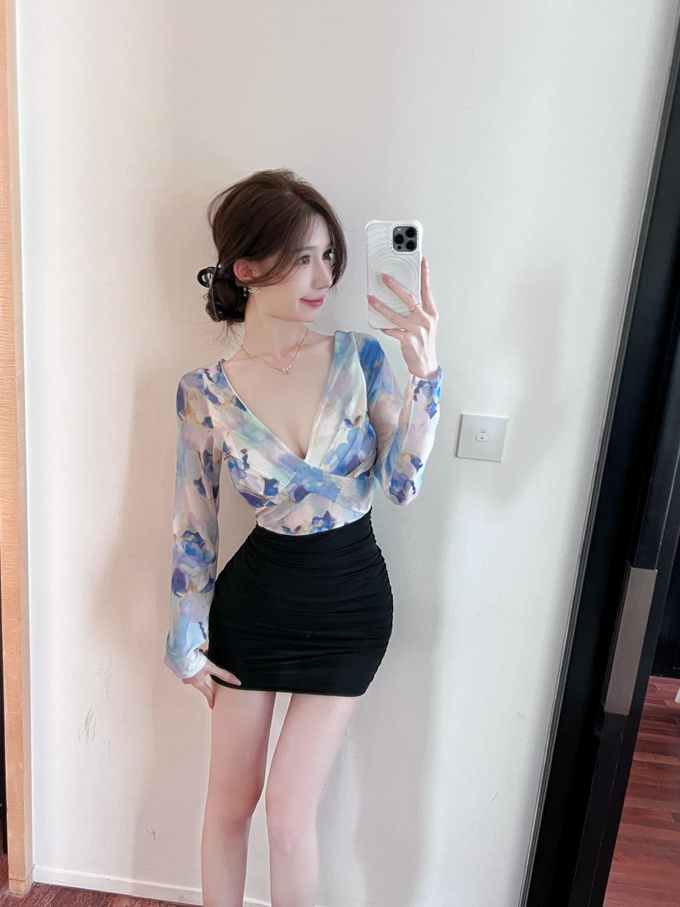 

Fashion V-neck low-cut contrasting color pleated short skirt, sexy and elegant temperament printed long-sleeved slim-fitting hip-wrapped dress L синій