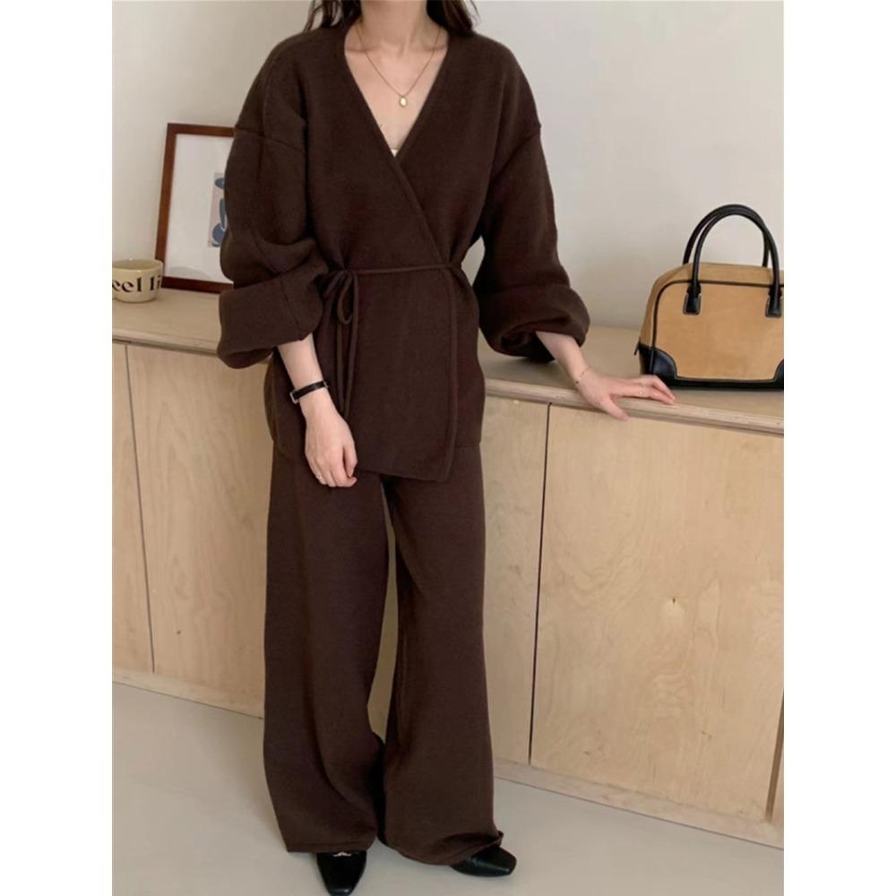 A New Autumn and Winter Fashion Sweater Set with A Laid-back Style for Women, Featuring A Retro Knitted Cardigan and Wide-leg Pants
