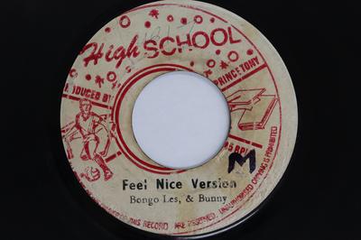 7-Zoll-Schallplatte BONGO LES , & BUNNY / WINSTON SCOTL - Feel Nice Version / Quick & Slick NONE HIGH SCHOOL 1972 Jamaika Reggae, Ska & Dub Gebraucht