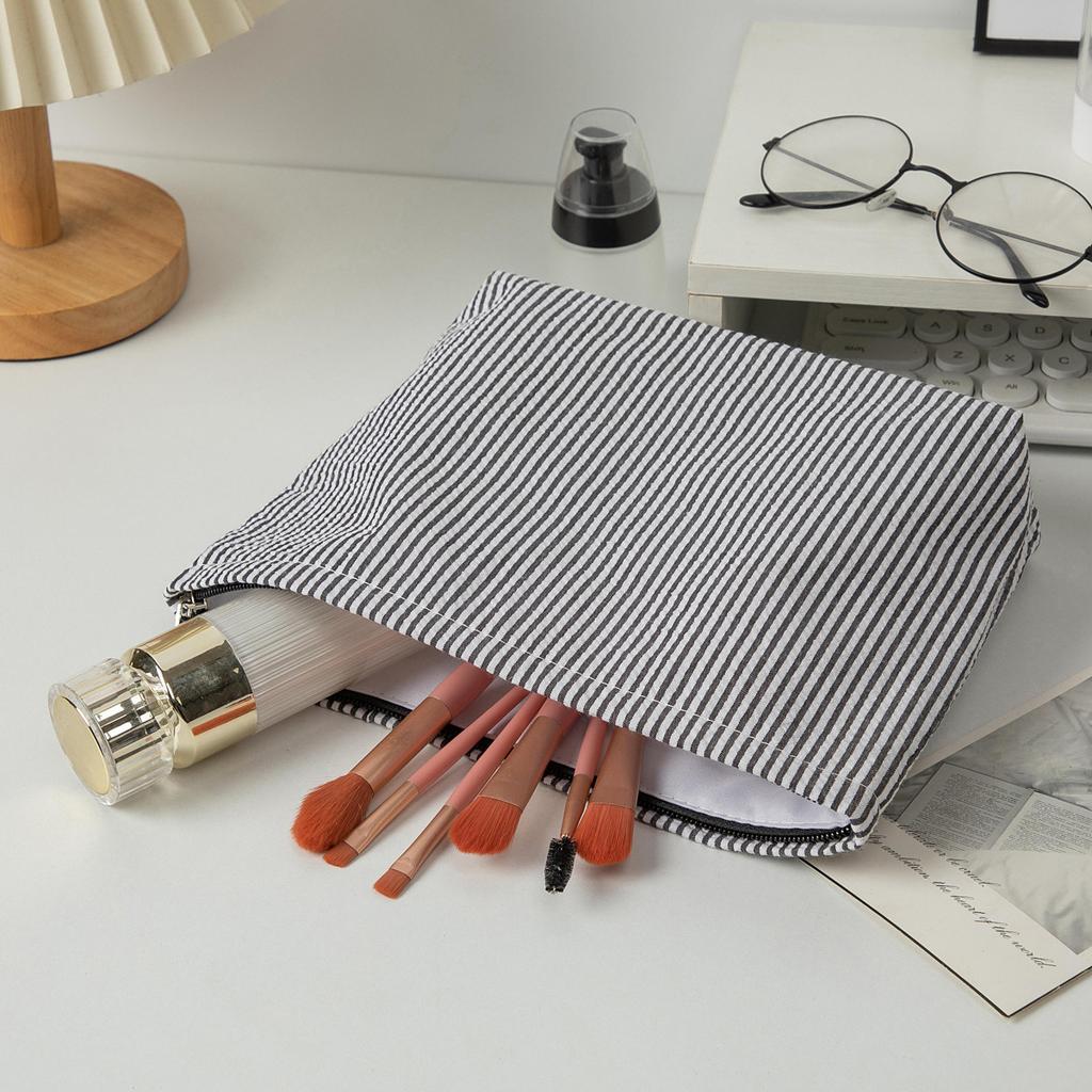 Bubble Gauze Makeup Bag Women Handbag Large Capacity Cosmetic Bag Toiletry Bag Embroidered Striped Makeup Pouch Travel Organizer