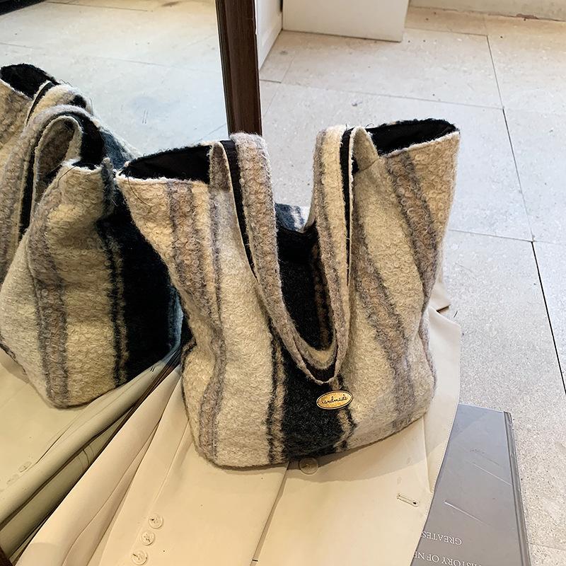 Woolen Bag Women's Large-capacity New Autumn and Winter Versatile Shoulder Shopping Bag Class Commuter Tote Bag