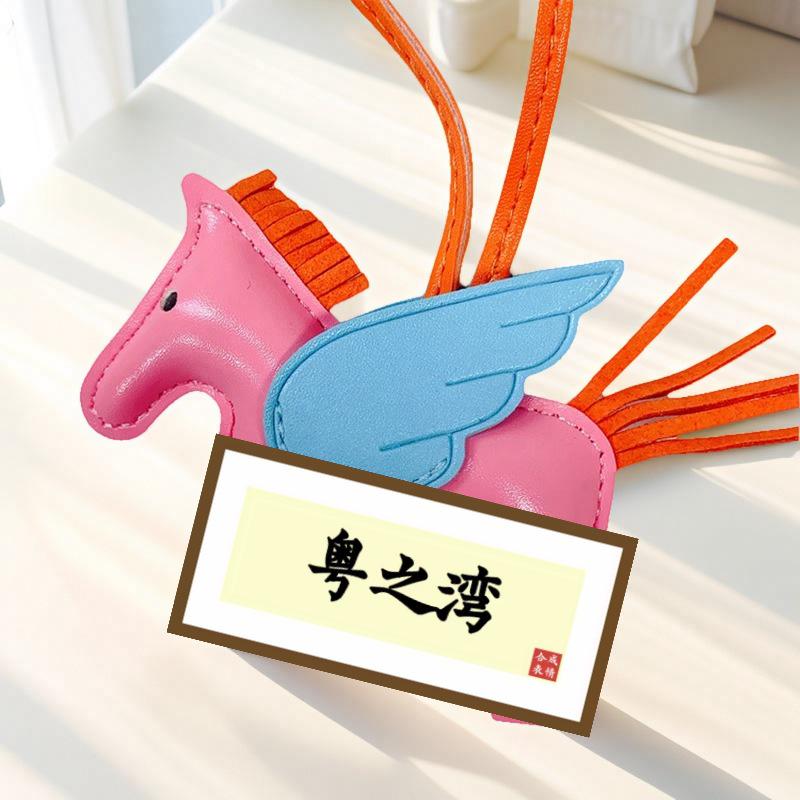 Pegasus Anhänger Schlüsselanhänger: Süßer Quaste, Kontrastfarbe, Cartoon-Einhorn-Anhänger aus Leder