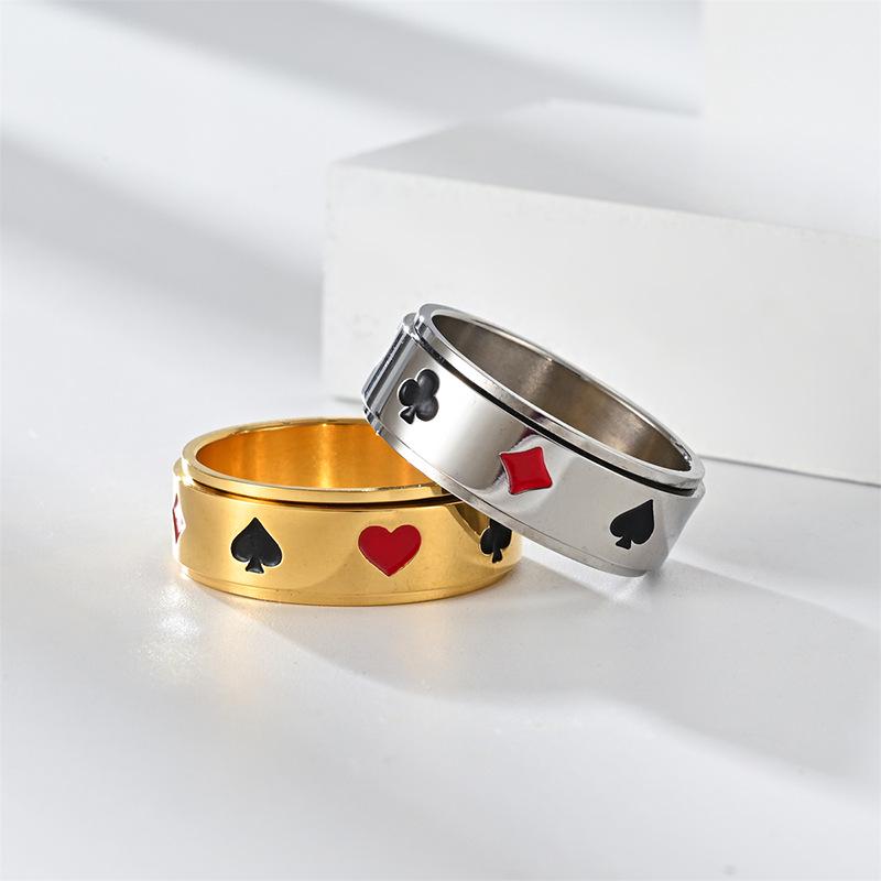 Drehbarer Ring aus Titanstahl mit Kartensymbolmuster