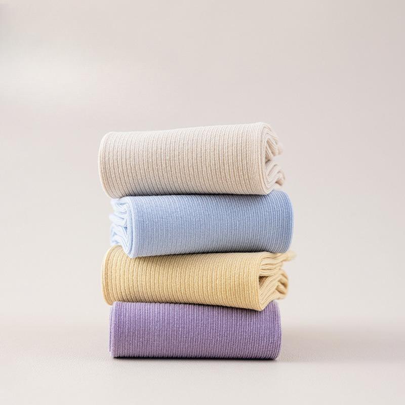 Two-toe Socks for Women, Solid Color, Anti-pilling, Breathable, Boneless Seam Split Toe Socks with Pig's Hoof Shoes, Mid-calf Socks