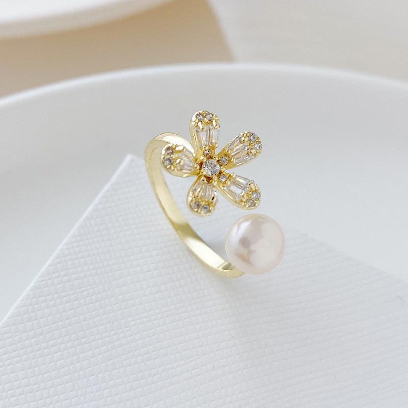 Wind fashion sense pearl ring women's new personalized pearl flower ring jewelry