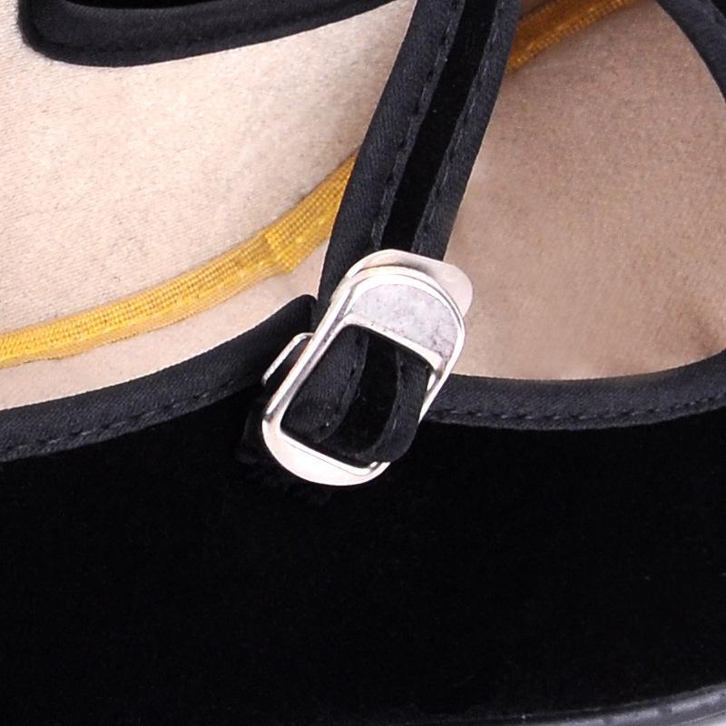 Echte Menschen, alte Peking-Stoff-High-Heels: Hotel-, Supermarkt- und Tanzschuhe für Damen