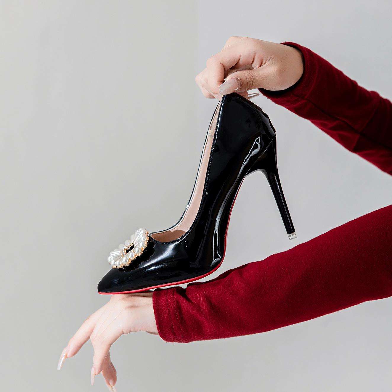 

Large size high heels single shoes women s 2025 autumn new pearl square buckle black high-end pointed temperament stiletto 34