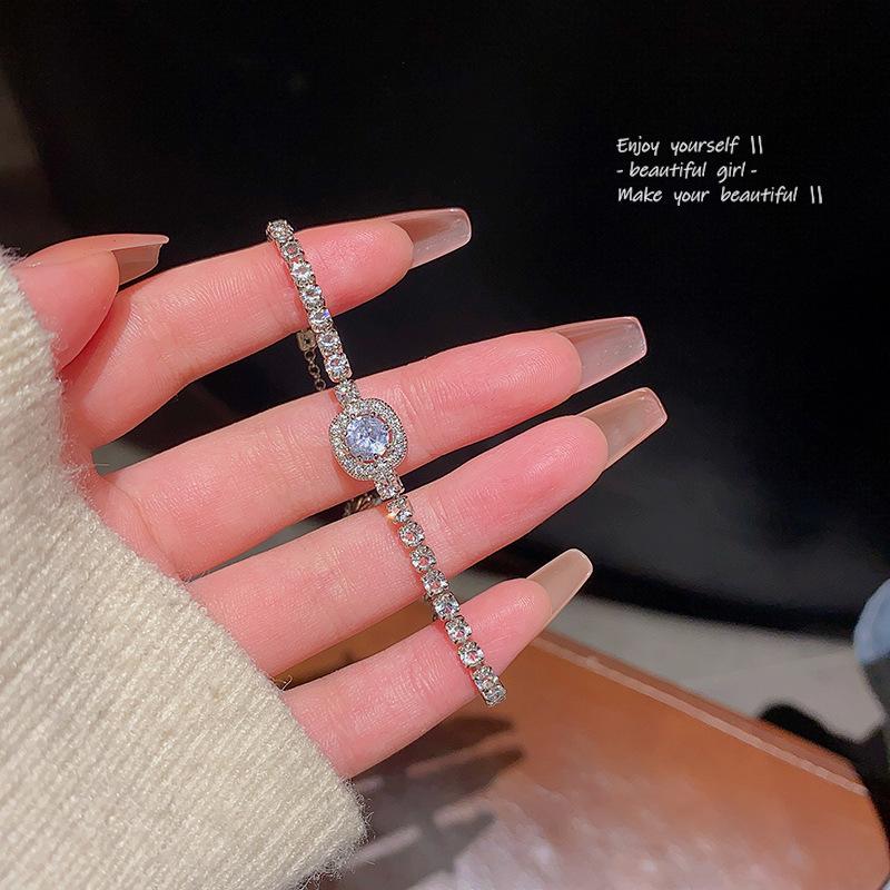 Popular Ultra-shiny Zircon Bracelet for Women, Versatile and High-end, New Chinese Style Vintage Butterfly Jewelry