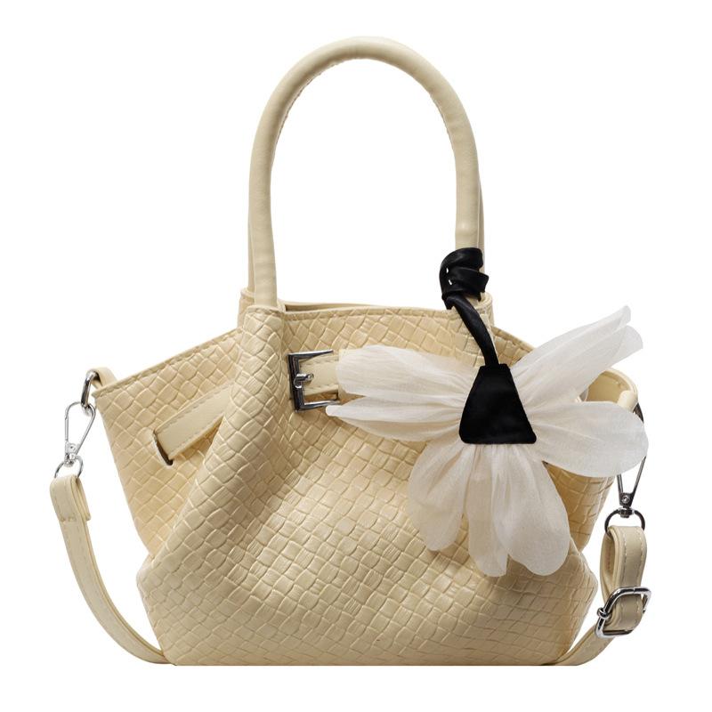 

New hand-carried fashionable bucket bag women s 2025 spring Korean version simple temperament shoulder bag high-end messenger bag жёлтый