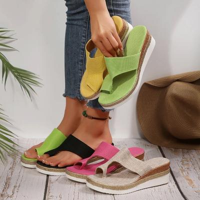 New Style Shoes: Large-sized Round-toe Retro Women's Shoes with Hollowed-out Wedge Heels, Large-sized Flip-flops