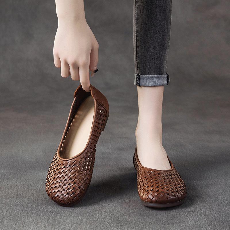 First layer cowhide mother shoes women's 2025 summer new hollow hole shoes leather flat bottom retro woven sandals women