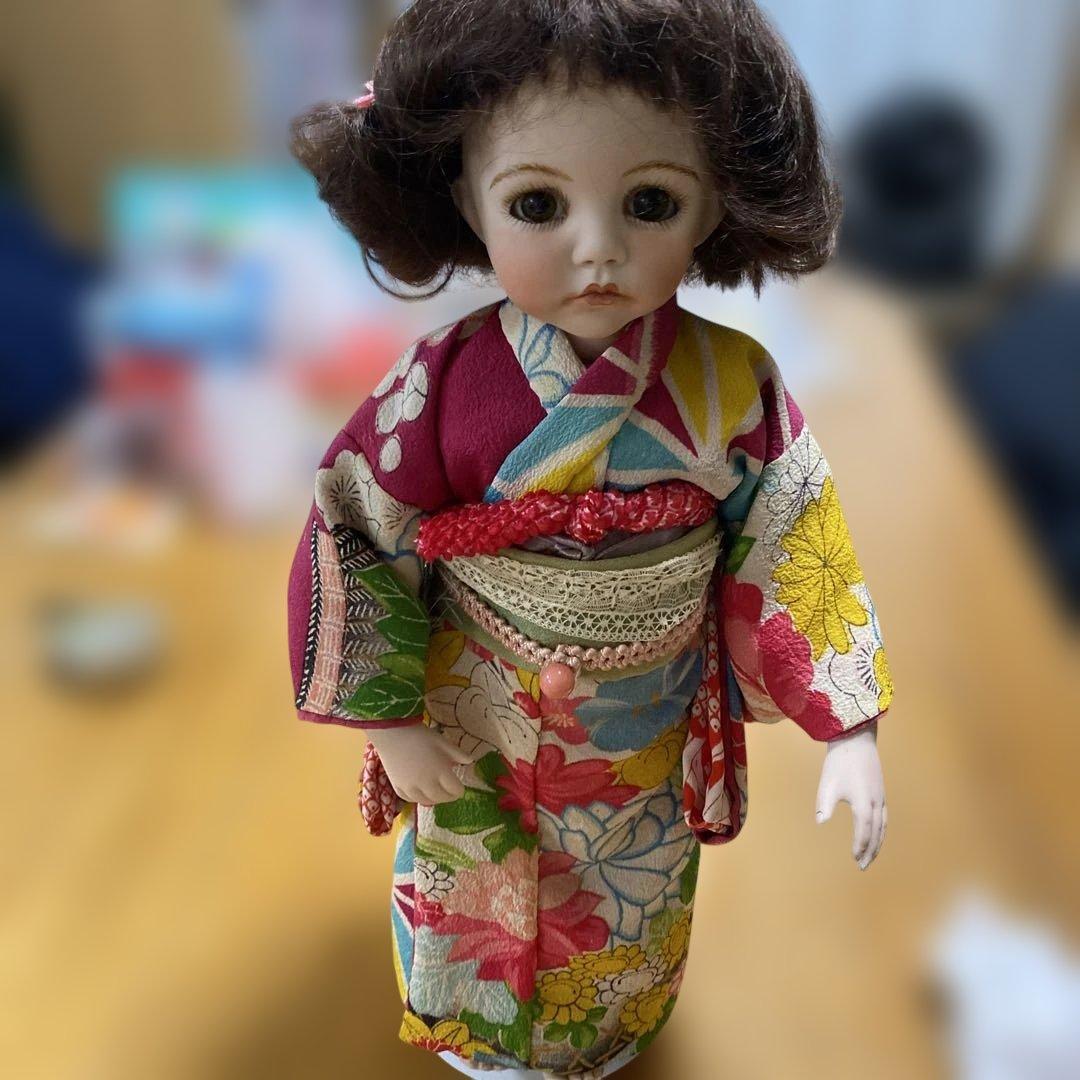

[USED] Ceramic doll in a colorful floral kimono