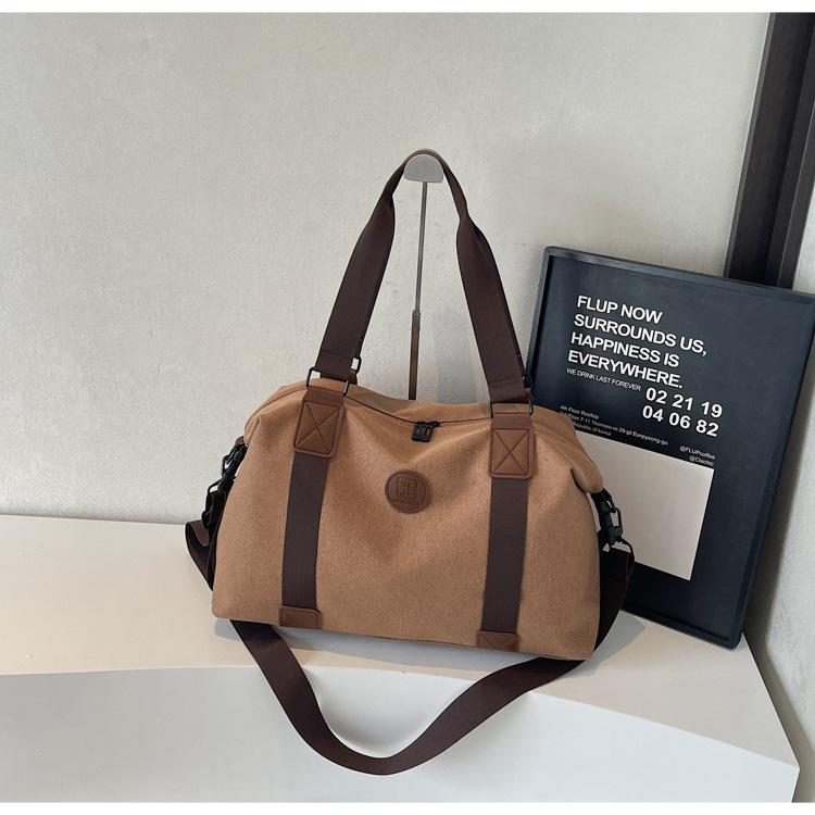 

2025 new short-distance travel bag, convenient and versatile handbag, large bag for men and women, the same large-capacity fashionable shoulder bag хаки