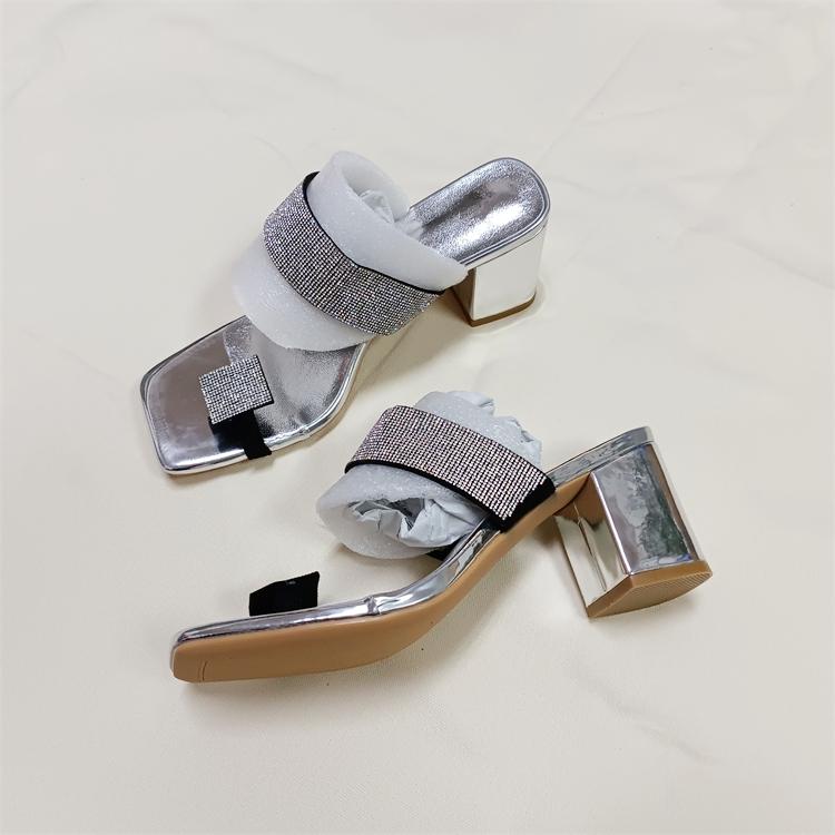 Fashion Glitter Slides Slippers Soft Female Shoes Rubber Flip Flops Square heel Jelly Comfort 2025 Summer Hawaiian Block Fabric Bling Cr