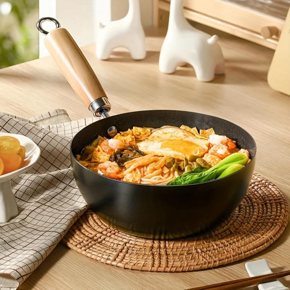 Classic Non-Stick Iron Pan Mini Wok Frying Pan Non-Stick Iron Pan Portable Camping Wok Kitchen Wooden Handle 20/22/28cm