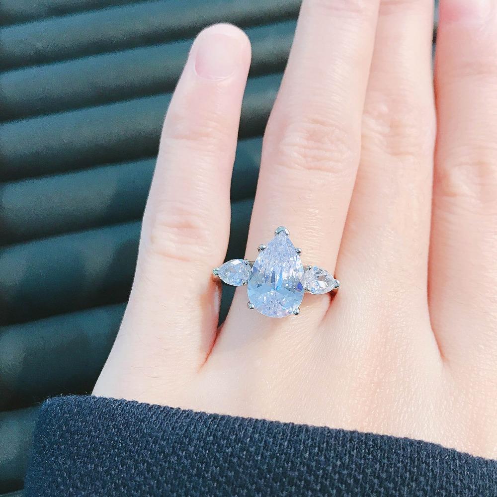Simulated Moissanite Exaggerated Middle Finger Engagement Ring Waterdrop Pear Shape for Women