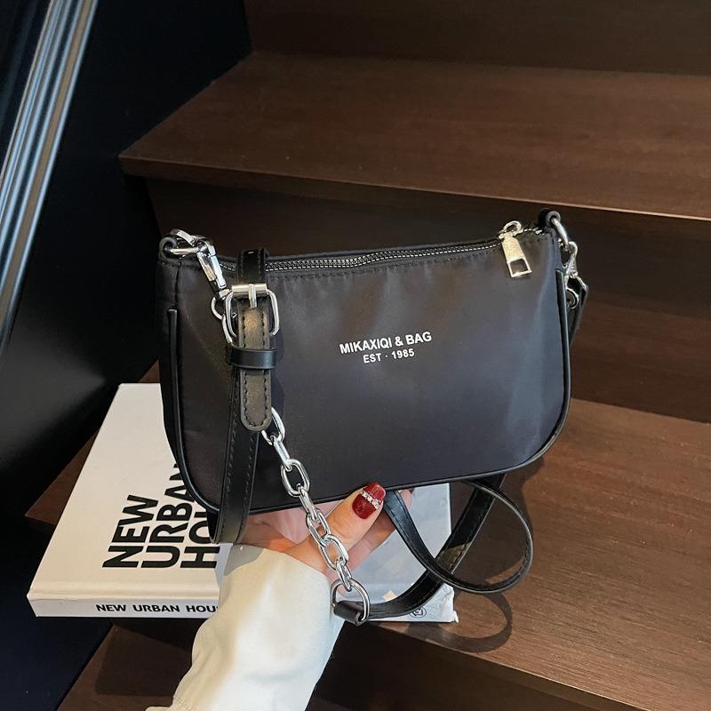 Chain Bag Women's New Fashion Casual Versatile Black Shoulder Underarm Bag Crossbody Small Square Bag