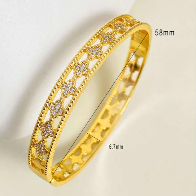 Elegant Kaleidoscope Four-Leaf Clover Bangle - Luxurious, Versatile, and Non-Fading