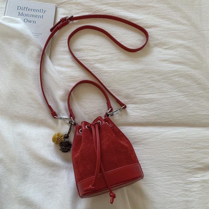 Stylish and simple contrasting color bucket bag women's 2025 autumn new shoulder messenger bag high value casual strap handbag