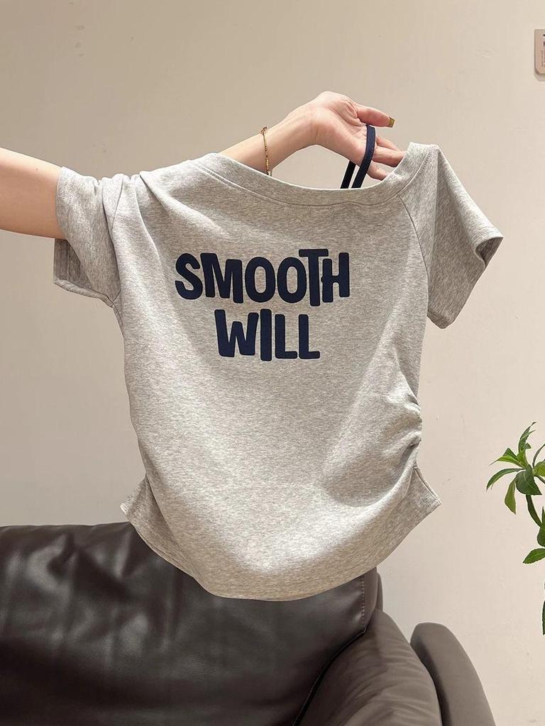 Women's Slim-Fit Spicy Girl One-Shoulder Letter Print Top, Short Sleeve, Fake Two-Piece, Perfect for Summer Commutes.