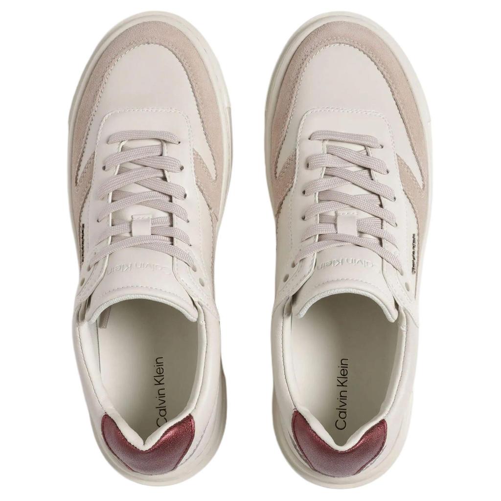 Calvin Klein Wildleder Metall-Logo Runde Zehenpartie Schnürung Low-Top Sneakers Damen-Sneakers Beige HW0HW02114-0IO