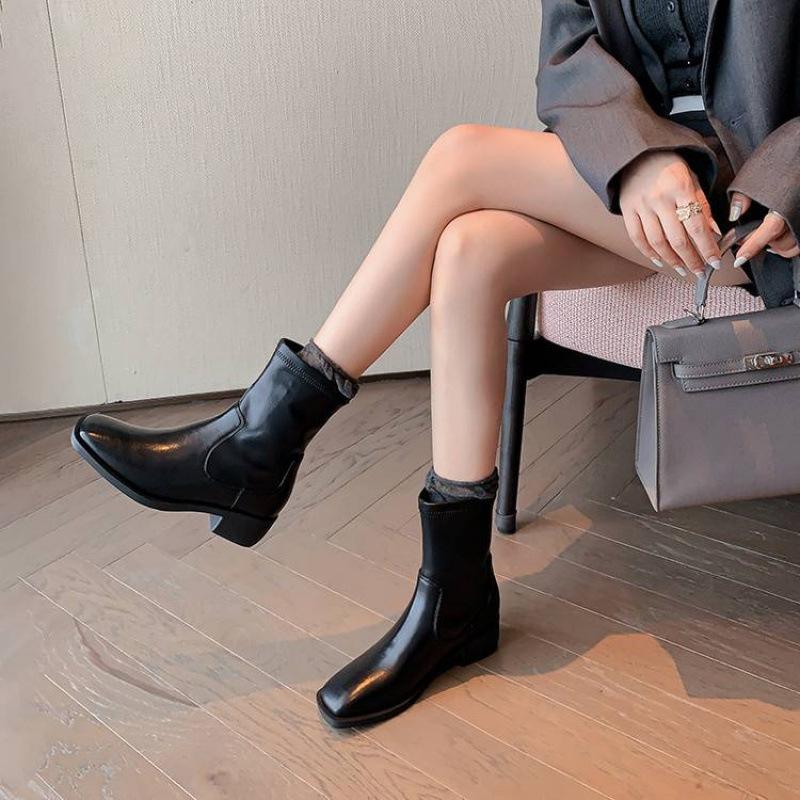 Autumn and winter women's leather Martin boots solid color medium heel comfortable sleeve versatile cowhide medium boots new square heel boots