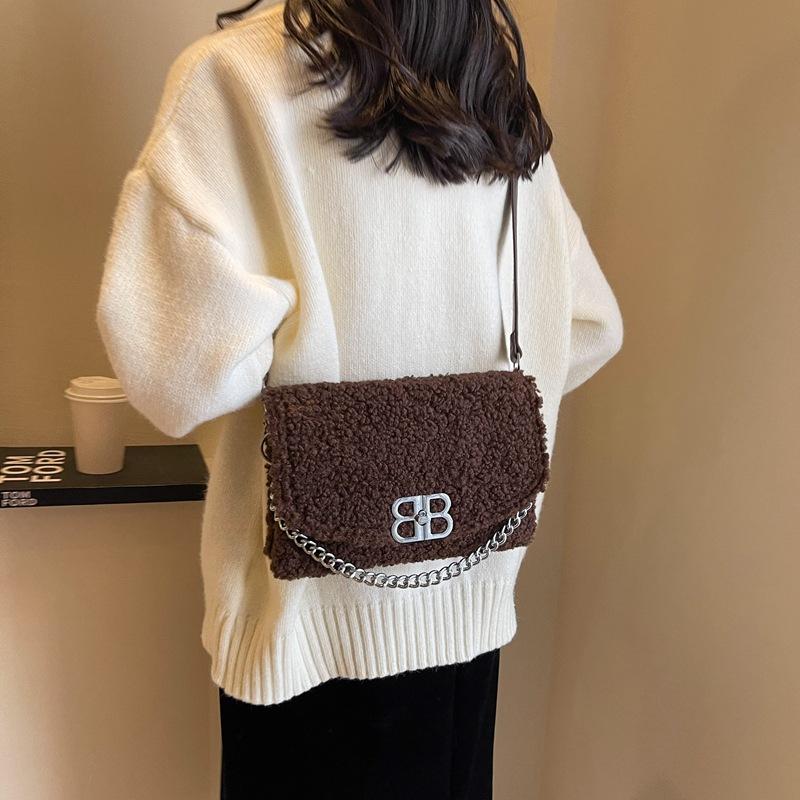 Fashion plush chain Internet celebrity shoulder messenger bag women large capacity sweet cool babes tote armpit bag plush