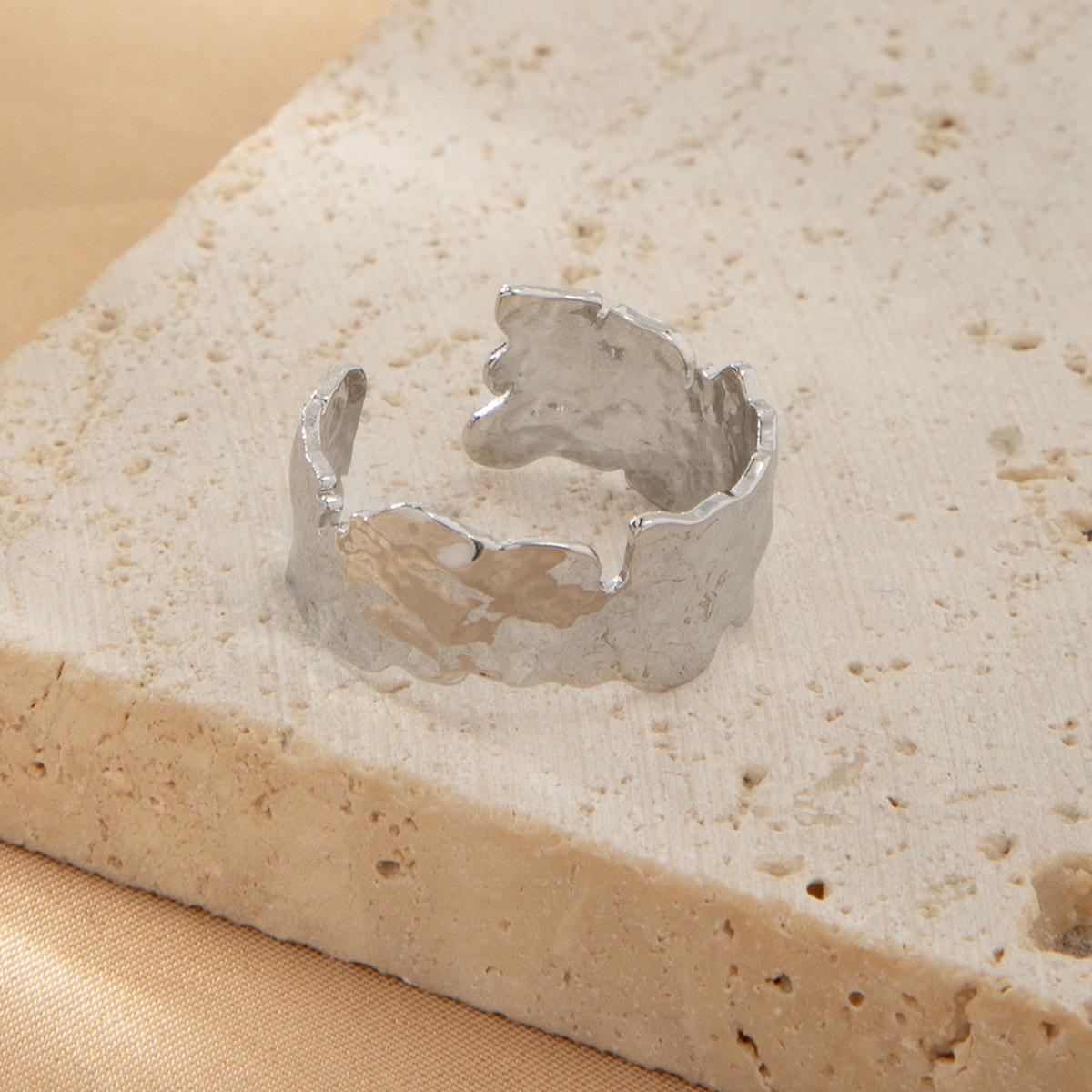 

Винтажное 18-каратное золотое листовое текстурное нерегулярное открывающееся кольцо для женщин в холодном ветре модное универсальное кольцо average size белого золота