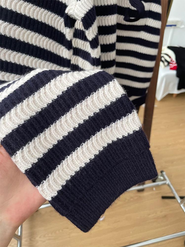 Yingjie S 2023 Autumn/Winter Retro French Ruffled Collar Striped Knit Cardigan with Embroidered Lettering