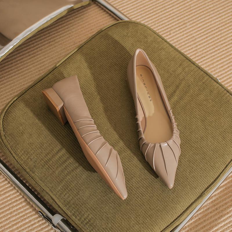 

29817 [овчина] туфли на плоской подошве женские на толстом каблуке весна 2025 новые остроносые французский низкий каблук плиссированные одинарные туфли 39