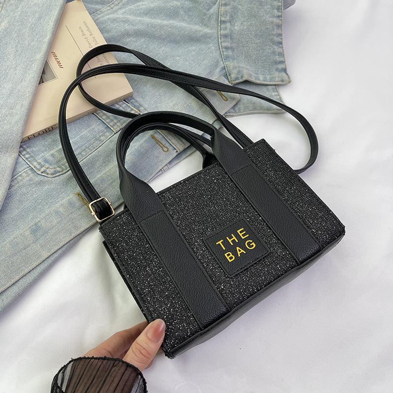 

Сумка женская 2025 новая модная высококачественная текстурная сумка-тоут на плечо через плечо маленькая квадратная сумка чёрный