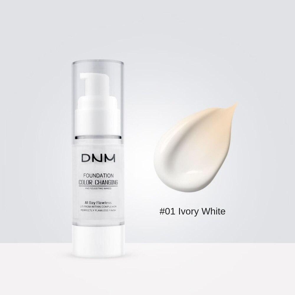 DNM Portable Foundation Natural Ivory lyser upp och döljer 2 nyanser