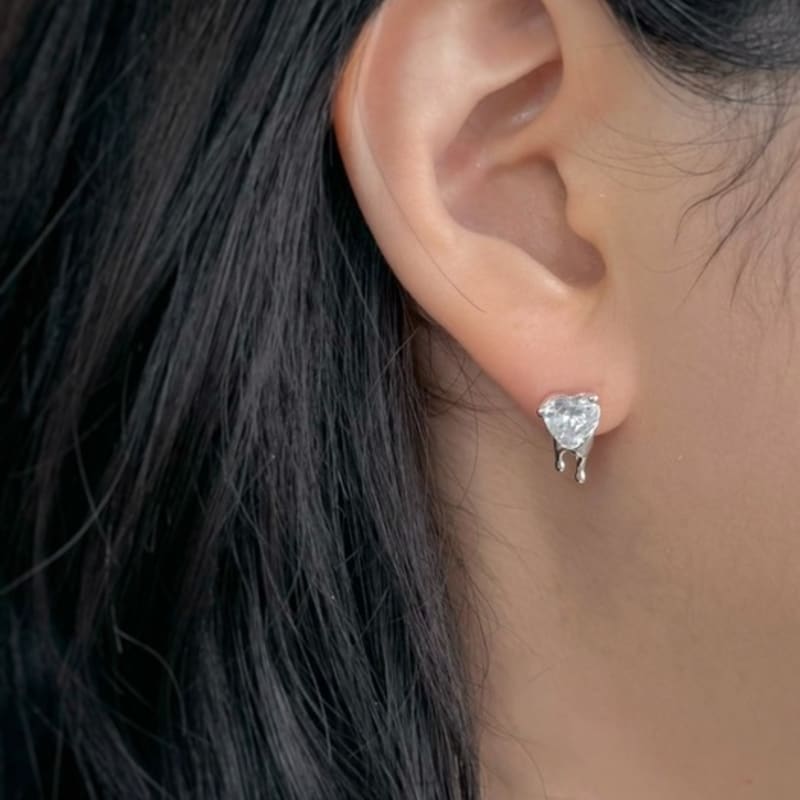 THE BORING Rainny Heart Earrings