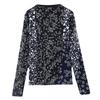 Hochgeschlossenes, bedrucktes Mesh-Basishemd für Damen im Herbst. Langärmliges Oberteil. Stilvolles, vielseitiges, elastisches T-Shirt mit schmaler Passform