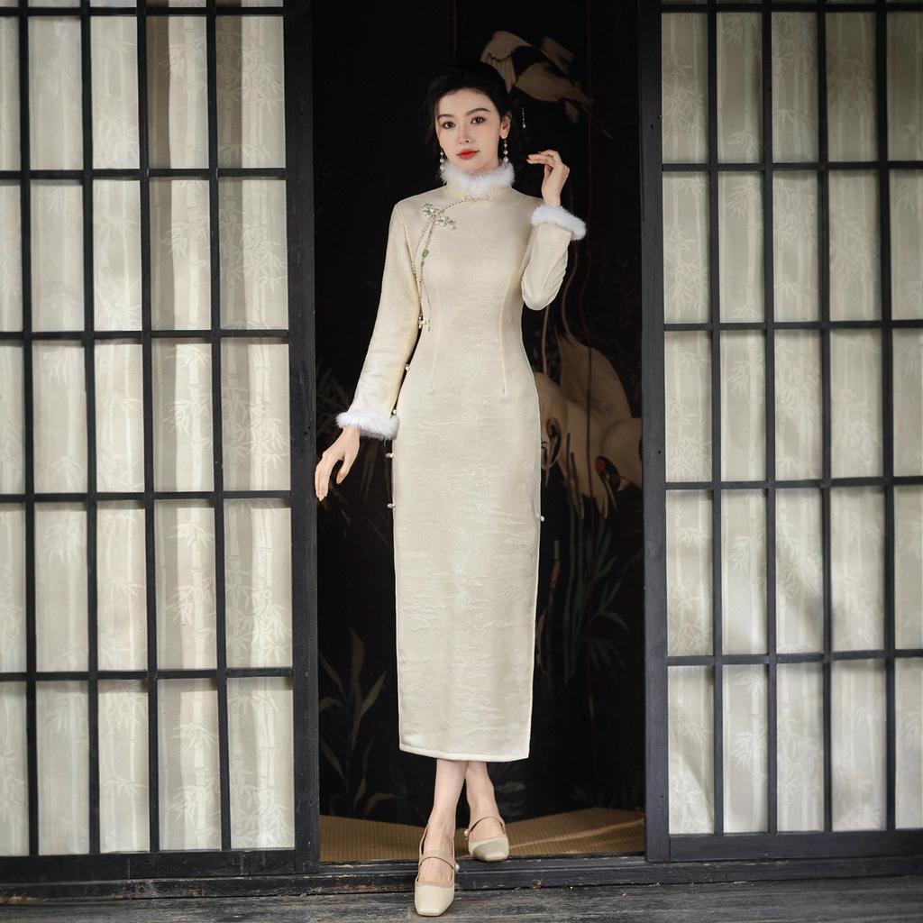 New Chinese velvet auspicious cloud jacquard cheongsam, new thickened long compound super soft autumn and winter youthful temperament advanced sense