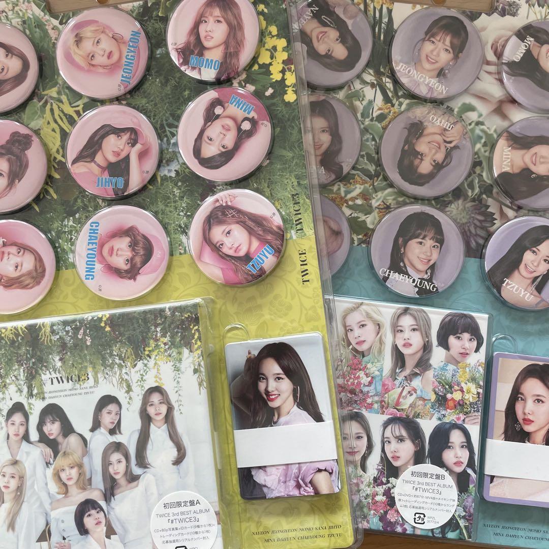 

[USED] TWICE badge set and CD