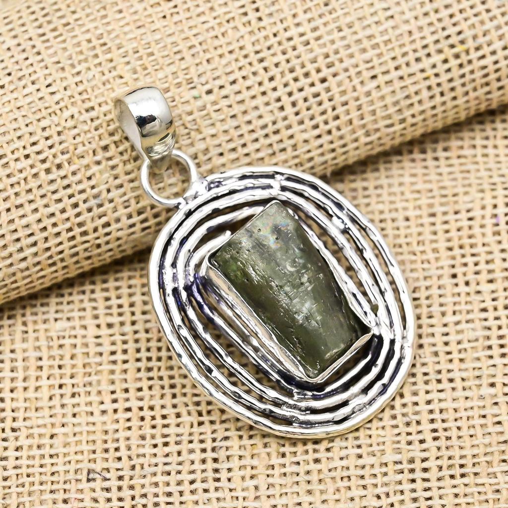 Rå Prehnit Ädelsten 925 Sterling Silver Handgjort Hänge För Bröllopspresent
