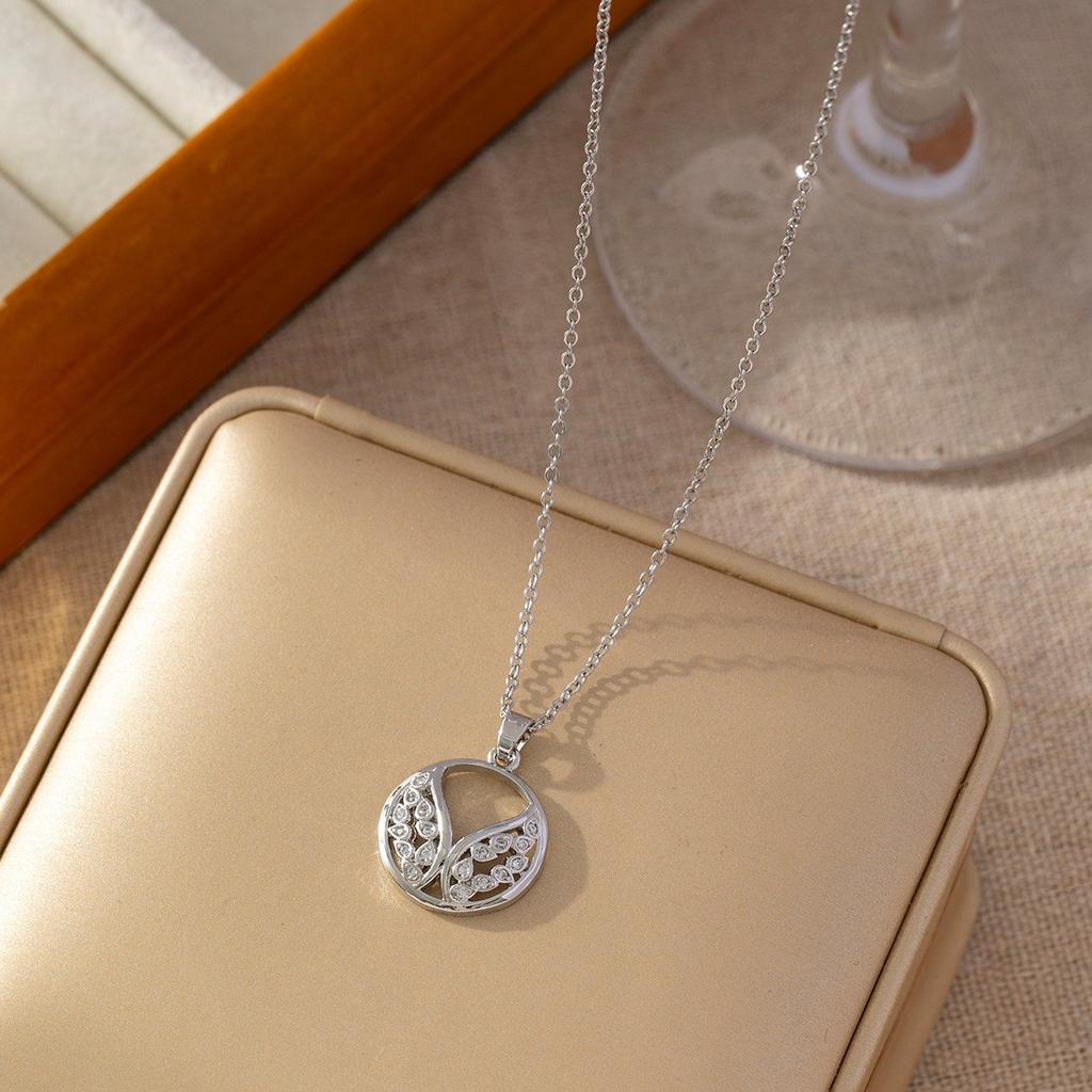 Micro Paved Titanium Steel Cross Pendant Necklace For Women Stylish Versatile Delicate Collarbone Chain