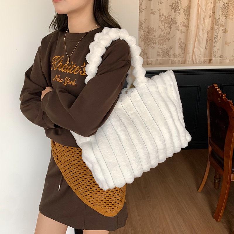 Plush Large Women's Tote Bag - Stylish, Versatile Single Shoulder Handbag for Autumn/Winter.