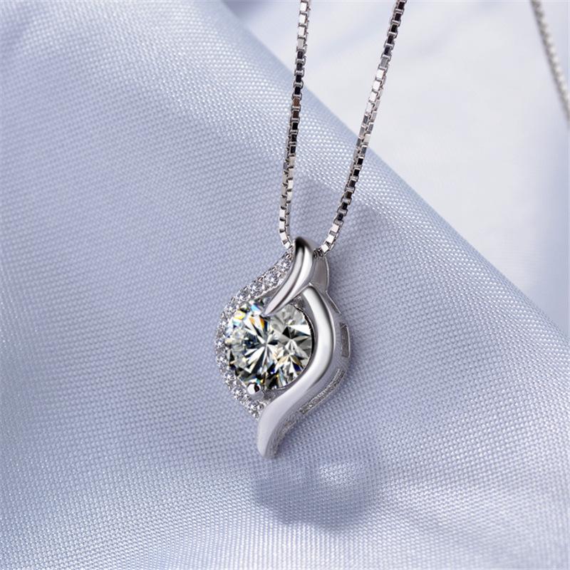 Xiaohongshu Bestseller: Only Love Diamond-Studded Clavicle Pendant Necklace