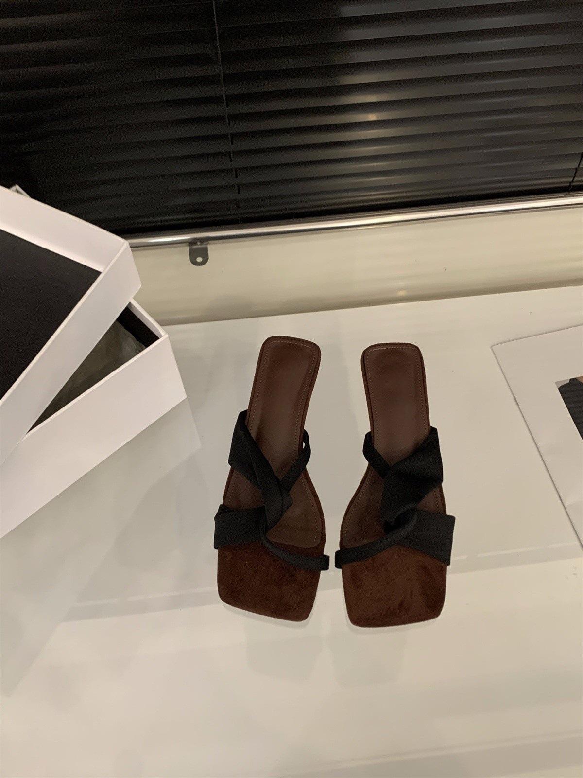 

Thick heel niche cross with French cool slippers women s shoes wear 2025 new summer with skirt red sandals 35