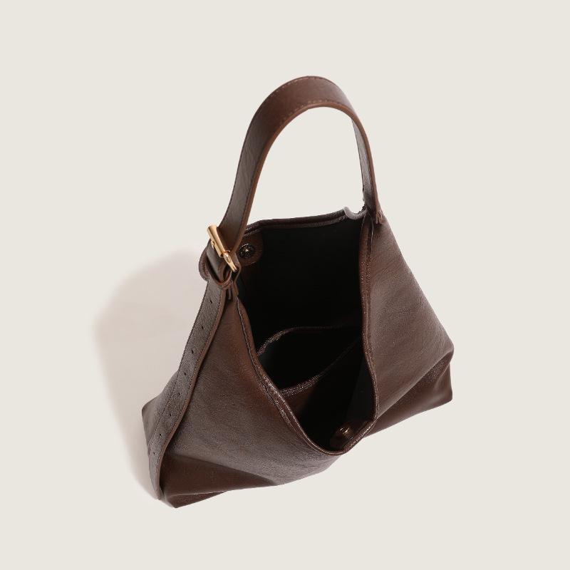 Korean Style Trendy Tote Bag: Large Capacity, Versatile Casual Commuter Bag for Women, Simple Retro Underarm Design, Mother-and-Child Friendly.