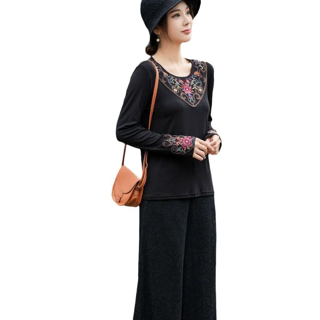 Women's 2025 Ethnic Embroidered Slim Fit T-shirt - New Chinese Style, Round Neck, Retro Spring/Summer Base Shirt
