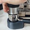 Compacte Espresso Tamperbasis Met en Druppelvanger voor Verbeterde Koffiebereiding