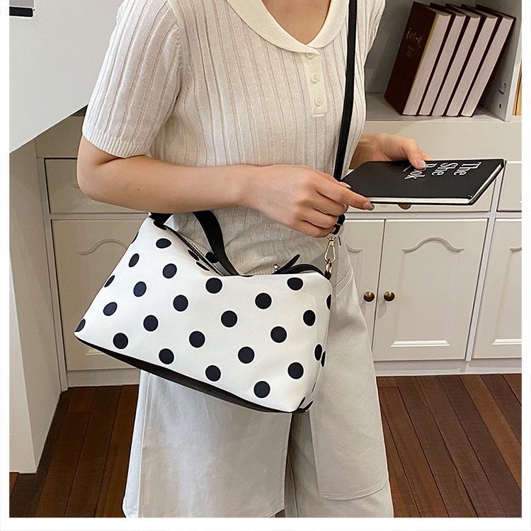 2026 Summer Women's Simple Underarm Crossbody Handbag – Fashionable Niche Design