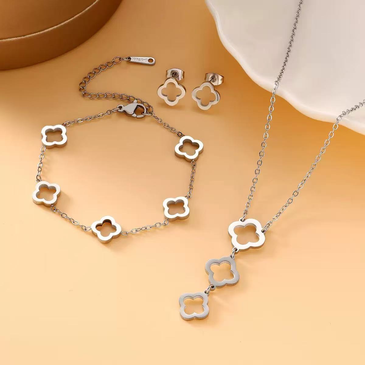 

3PCS diamond studded clover fashionable versatile earring necklace bracelet set, the best birthday gift, Valentine s Day gift