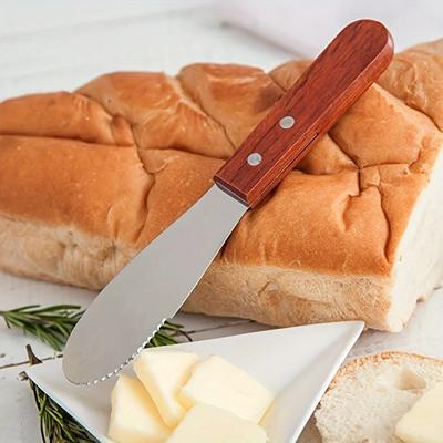 Deluxe Butterstreicher aus Edelstahl, ausgestattet mit einem Holzgriff und mit einer breiten und geraden Klingenkante.