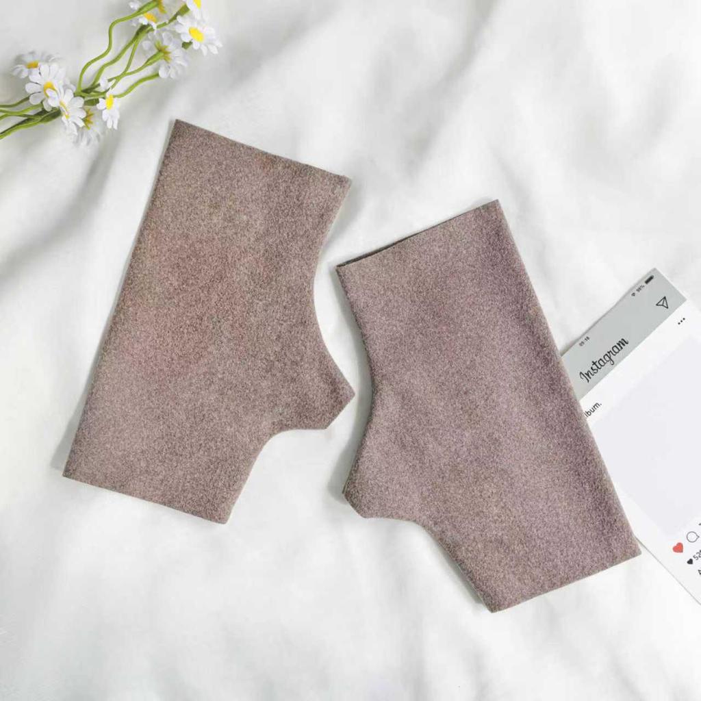 Unisex Half-Finger Heated Gloves for Typing, Cycling, and Manicures – Touchscreen Compatible for Autumn and Winter