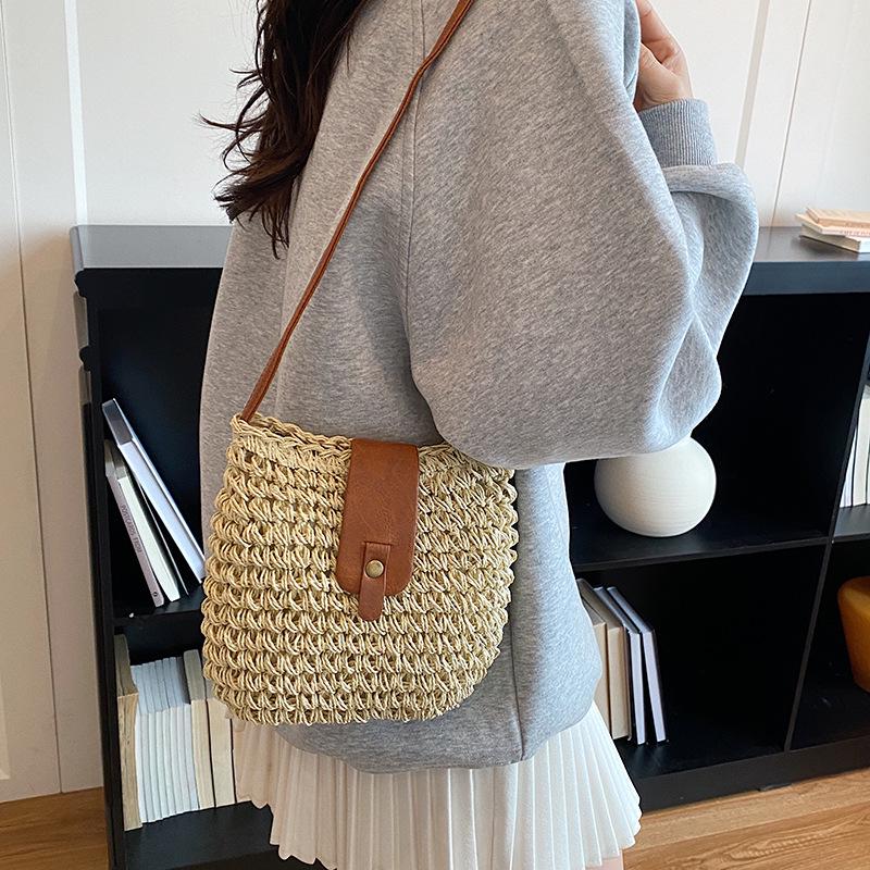 Summer Casual Straw Woven Crossbody Bag: Simple Vacation Style for Women